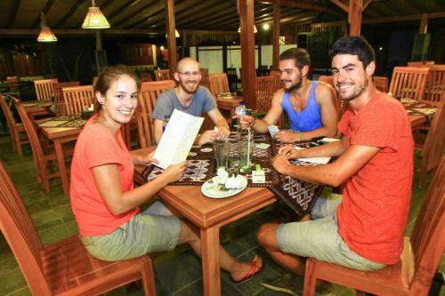 Senthong Asri Hotel And Resto