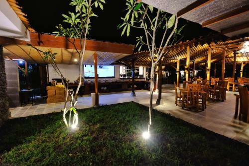 Senthong Asri Hotel And Resto