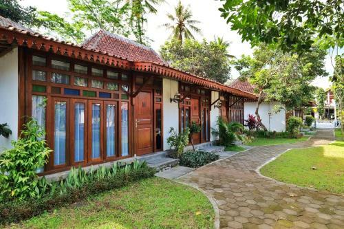 Senthong Asri Hotel And Resto