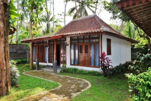 Senthong Asri Hotel And Resto