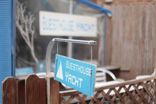 Hostal Yacht Guesthouse