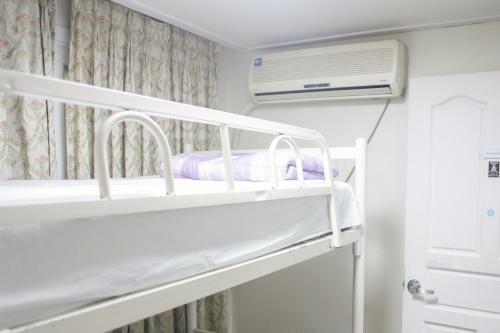 Hostal Yacht Guesthouse