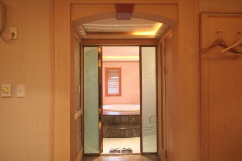 Utopia Hotel