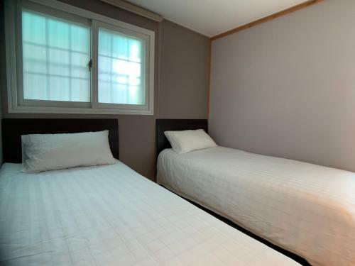 Hostal J-honor Guesthouse