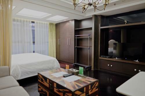 Ring Service Apartment No.8 On The East