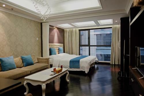 Ring Service Apartment No.8 On The East