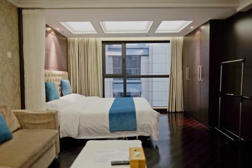 Ring Service Apartment No.8 On The East