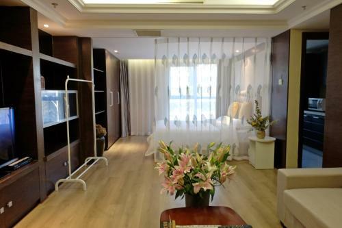 Ring Service Apartment No.8 On The East