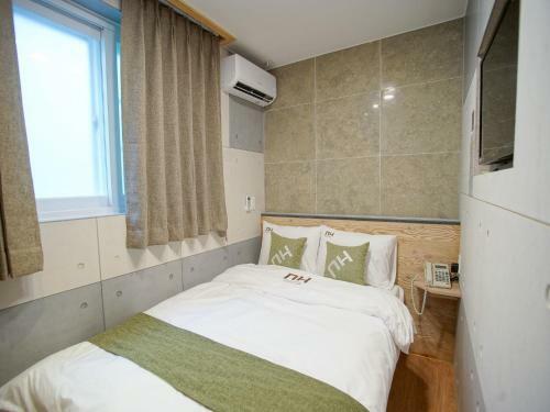 Hostal D.h Sinchon Guesthouse