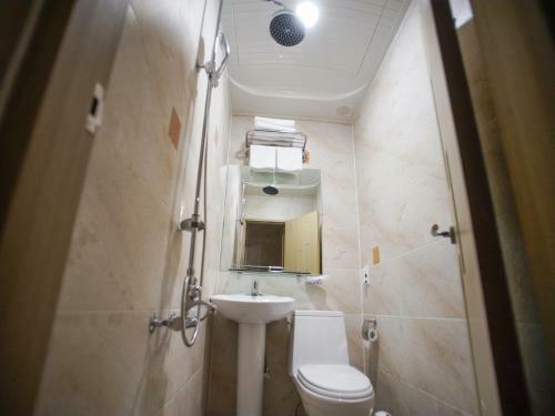 Hostal D.h Sinchon Guesthouse