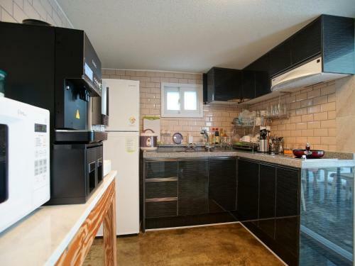 Hostal D.h Sinchon Guesthouse