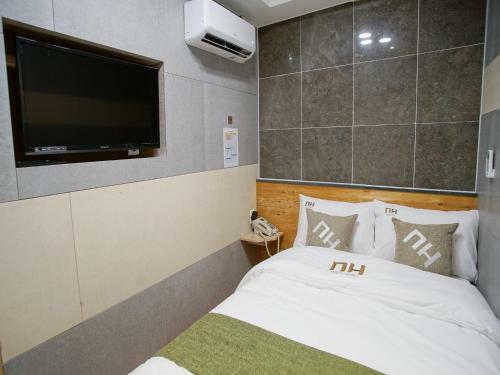 Hostal D.h Sinchon Guesthouse