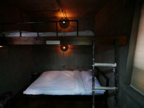 Hostal Twotwo House
