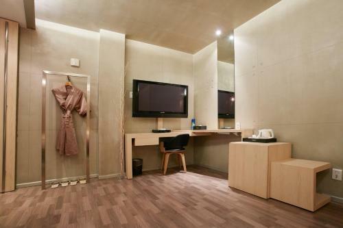 Tria Business & Boutique Hotel