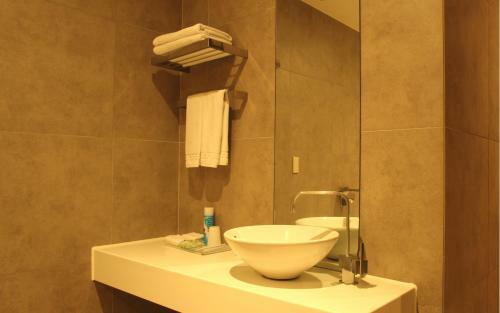 Tria Business & Boutique Hotel