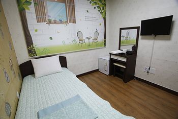 Jongnowon Hostel