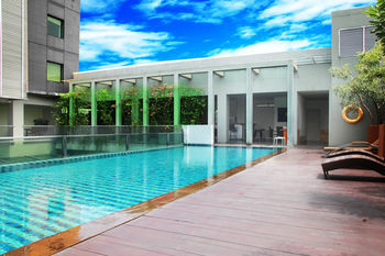 Hotel Sparks Life Jakarta
