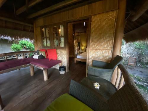Flower Bud Bungalow Balangan