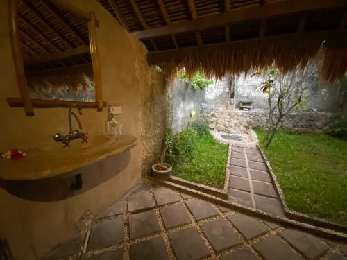 Flower Bud Bungalow Balangan