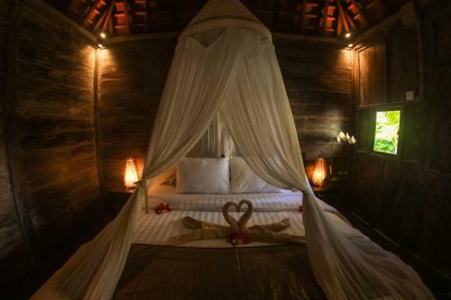 Flower Bud Bungalow Balangan