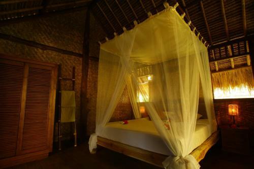 Flower Bud Bungalow Balangan