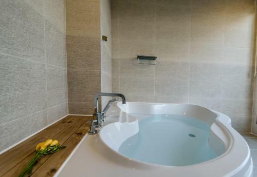 Hotel Sanbangsanae Resort