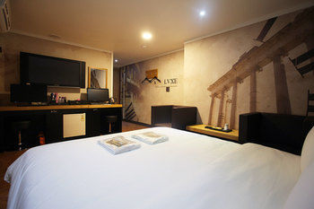 Luxe Hotel