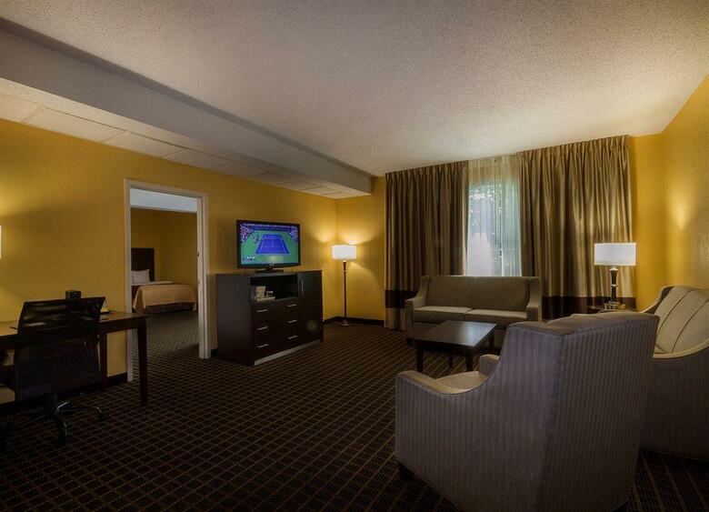 Hotel Clarion Inn & Suites Miami Airport