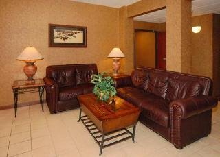 Hotel Comfort Suites I-35 North