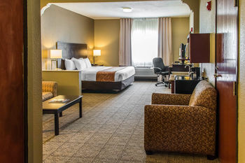 Hotel Comfort Suites I-35 North
