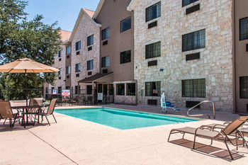Hotel Comfort Suites I-35 North