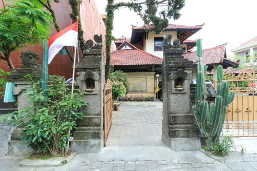 Hostal Puri Jayaraja Guest House