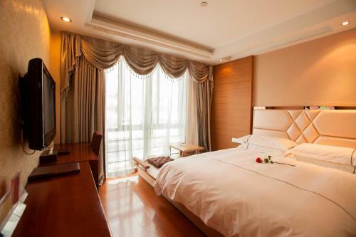Yiwu Luckbear Hotel