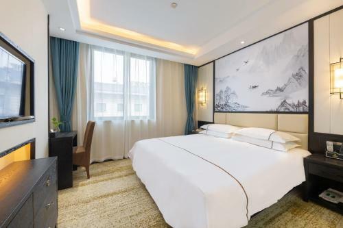 Yiwu Luckbear Hotel