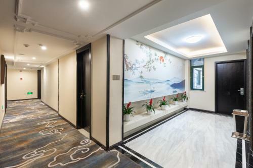 Yiwu Luckbear Hotel