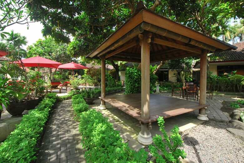 Hotel Yulia Beach Inn Kuta