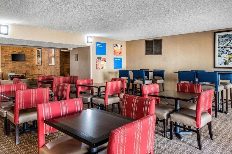 Hotel Comfort Inn & Suites