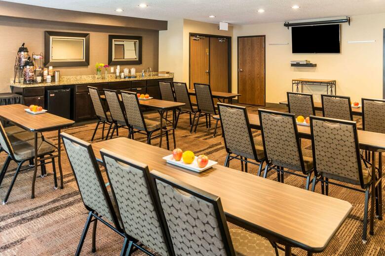 Hotel Comfort Inn West