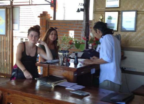 Hostal Karang Sari Guesthouse & Restaurant