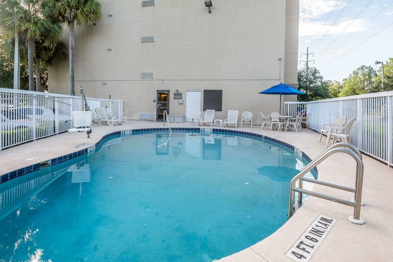 Hotel Comfort Inn West