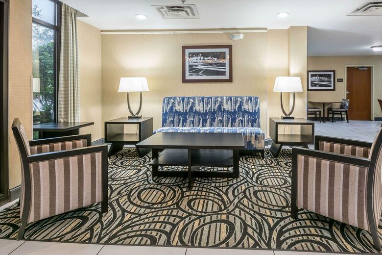 Hotel Comfort Inn West