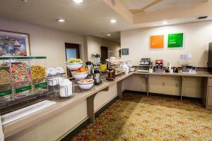 Hotel Comfort Suites Airport