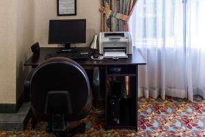 Hotel Comfort Suites Airport