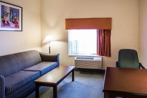 Hotel Comfort Suites Airport