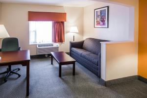 Hotel Comfort Suites Airport