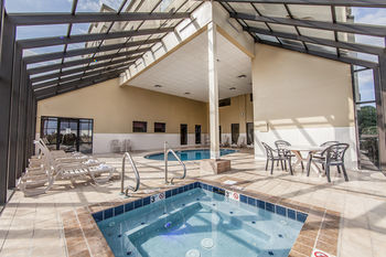 Hotel Comfort Suites Airport