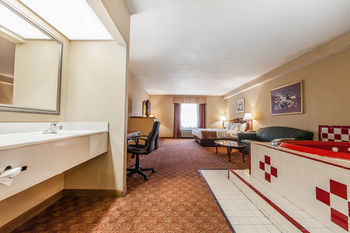 Hotel Comfort Suites Airport