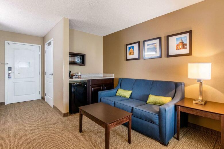 Hotel Comfort Inn & Suites