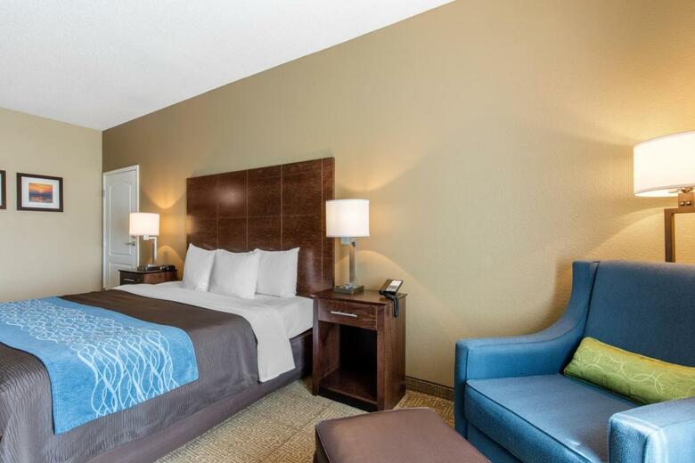 Hotel Comfort Inn & Suites