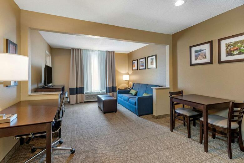 Hotel Comfort Inn & Suites